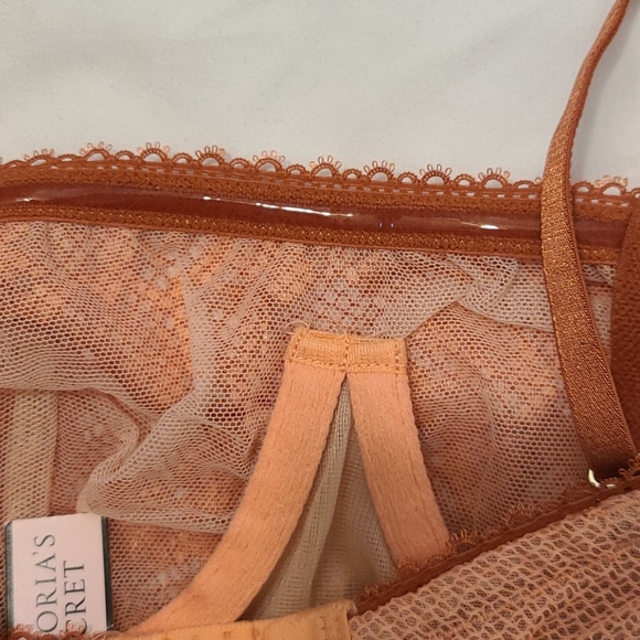 BUY 1 GET 1 FREE VICTORIA SECRET STRAPLESS BRA - Picture 8 of 10